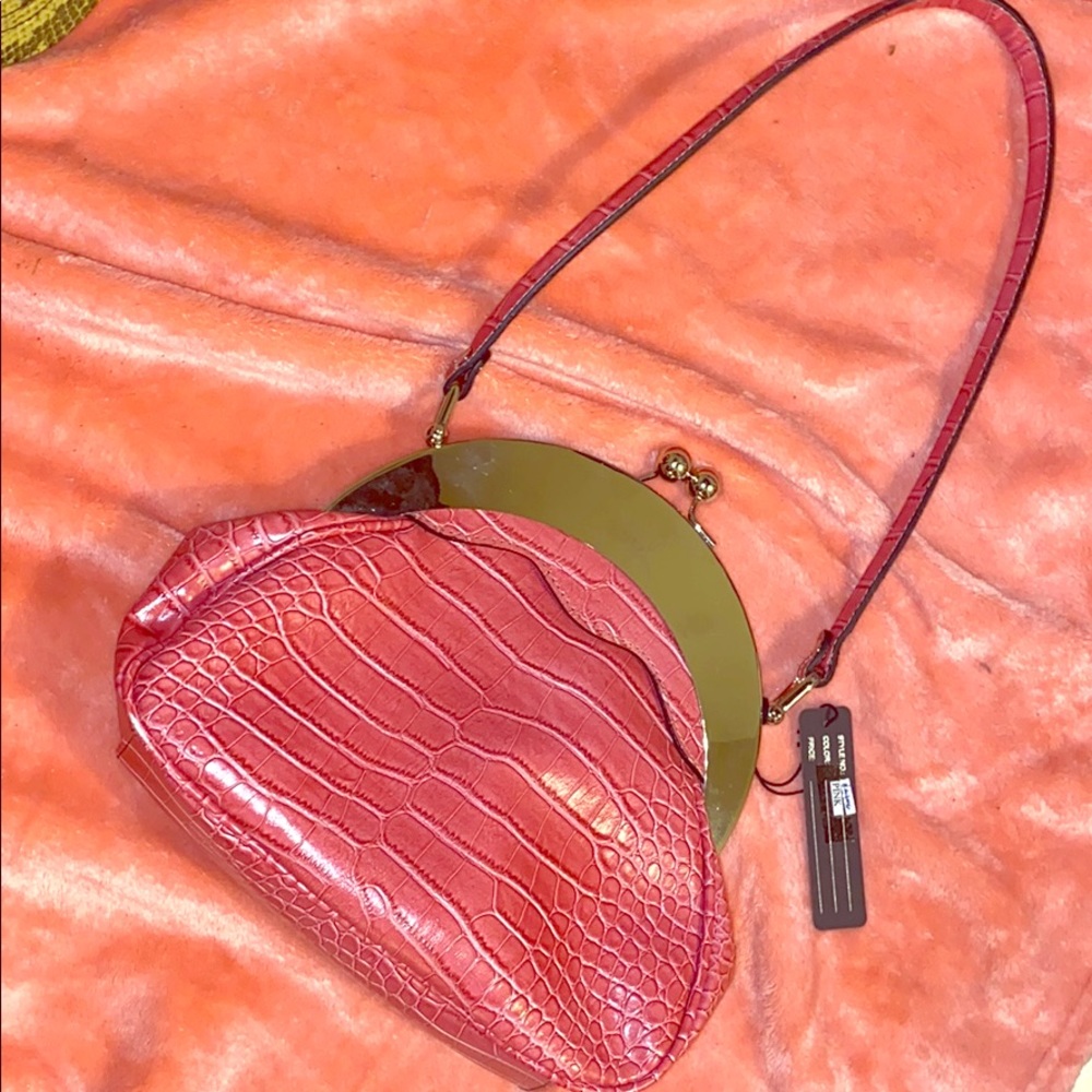 Pink crocodile print purse 👛🎀